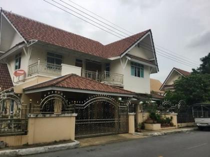 หมู่บ้านรัตวรรณ 2  ลำลูกกาคลอง 4  บ้านเดี่ยว ตกแต่งหรู 105 ตรว. 5.5 ล. จ.ปทุมธานี (10001087)