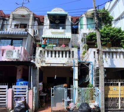 ทาวน์เฮ้าส์ 3 ชั้น เรวดี31 นนทบุรี (ต้นซอย)