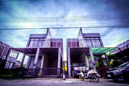 บ้านแฝด สไตล์ Loft 2 ชั้น The Season เพชรเกษม 69