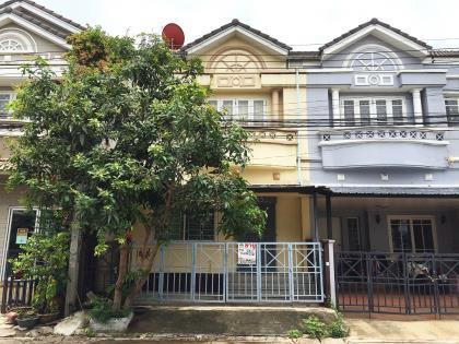 ทาวน์เฮ้าส์ หมู่บ้าน มณีรินทร์ เลค & พาร์ค ถนน 345 ปทุมธานี