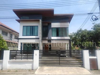 บ้านเดี่ยว หมู่บ้าน เลกาซี่ แกรนด์ วิลล์ วัดพระเงิน (หลังมุม)