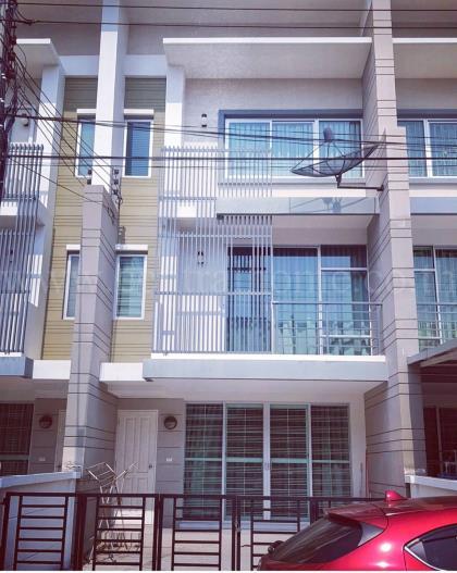 ทาวน์โฮม 3 ชั้น ทาวน์พลัส ประชาอุทิศ