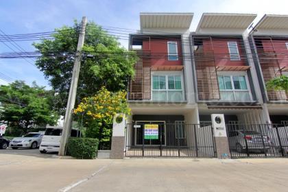 ทาวน์โฮม 3 ชั้น หลังมุม หมู่บ้าน บารอนเนีย ทาวน์ ถนนบางศรีเมือง