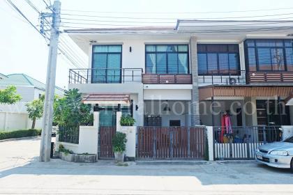 ทาวน์โฮม หมู่บ้าน เปี่ยมสุข รัตนาธิเบศร์ - บางพูล 2 หลังมุม