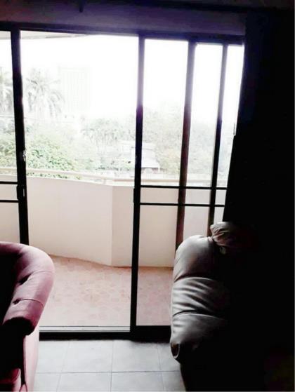 38086 - Condo Phasuk place On Phaholyothin Road. 68.43 sq.w.