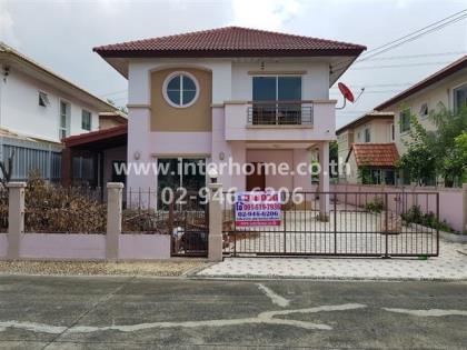 บ้านเดี่ยว 2 ชั้น 53.6 ตร.ว. หมู่บ้านชวนชื่นกอล์ฟ ซ.10/2 ถนนสะพานนนทบุรี-บางบัวทอง 