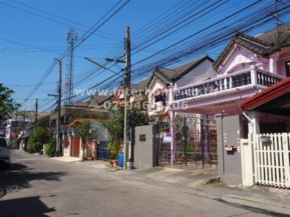 บ้านแฝด 2 ชั้น 36.6 ตร.ว. หมู่บ้านรังสิยา ซ.1 ซอยสุขาประชาสรรค์2 ถนนติวานนท์ 