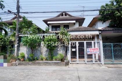 บ้านแฝด 2 ชั้น 36.9 ตร.ว. หมู่บ้านโกลเด้นเพลส  ซอยวัชรพล1/4 ถนนสุขาภิบาล5 