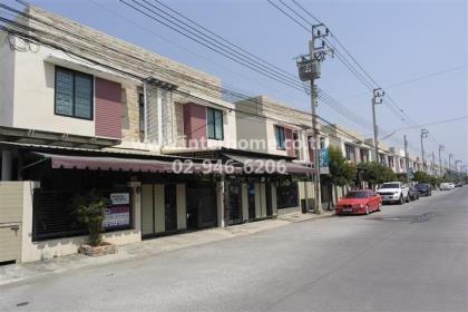 บ้านแฝด 2 ชั้น  36 ตร.ว. หมู่บ้านร็อคการ์เด้น  ถนนลาดกระบัง 