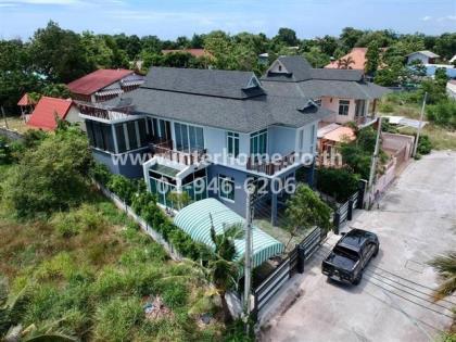 บ้านเดี่ยว 2 ชั้น 79 ตร.ว. ใกล้โรงเรียนโหราศาสตร์ชลบุรี  อ.เมืองชลบุรี จ.ชลบุรี 