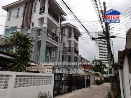 บ้านเดี่ยว 2 หลัง 58 ตร.ว. ใกล้โรงเรียนนานาชาติเอกมัย  ซอยเอกมัย12 ถนนสุขุมวิท 
