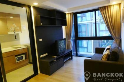 Abstracts Sukhumvit 66 /1 | Bright Modern 1 Bed near BTS