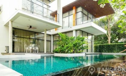 Contemporary 4 Bed 5 Bath Phrom Phong House with Private Pool