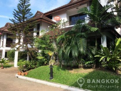 Phrom Phong  - Detached House with 4 Beds 3 Baths in Secure Compound
