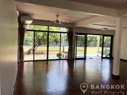 Very Spacious Detached 3 Bed 3 Bath in Phra Khanong Secure Compound