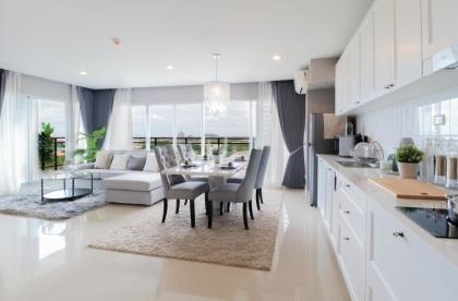 Special deal!!! 2 bedroom condo with panoramic view