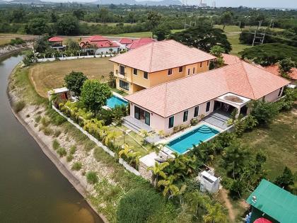New High Quality Pool Villa.