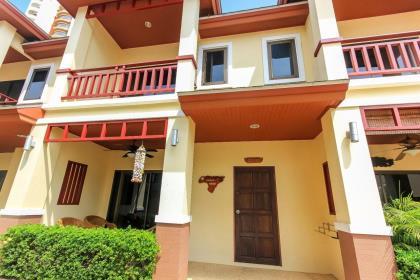 Large townhouse near the beach