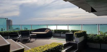 Exclusive contemporary one bedroom condo for sale at One Tower Pratumnak