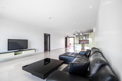Sunrise Hill - Good Priced And Sized One Bedroom Ocean View Condo 