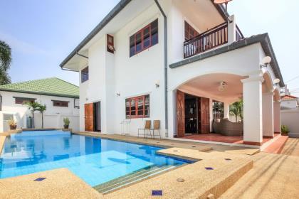 Centrally Located 2 storey - 4 Bedroom Pool Villa - Hua Hin