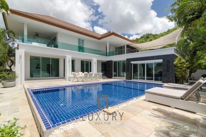 Luxury 4 Bedroom Pool Villa