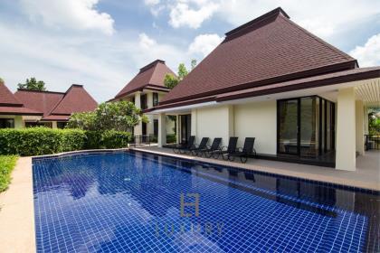 7 Bed Mansion on Golf Course