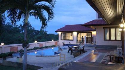 Large 4 Bedroom Pool Villa