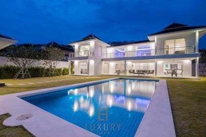 Luxury 4 Bedroom Pool Villa