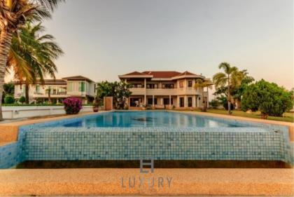Grand 2 Storey 4 Bedroom Pool Villa on Golf Course