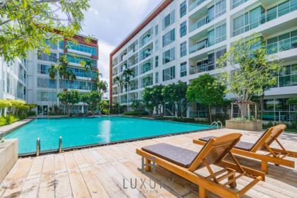 2 Bedroom Condo Close To The Beach