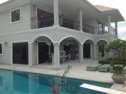 Large 3 Bedroom Pool Villa