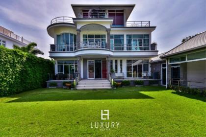 Luxury 3 Storey Pool Villa