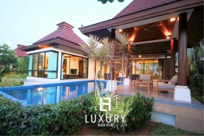 3 Bedroom Pool Villa with Stunning Views