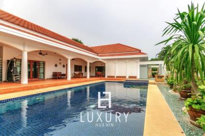Large 4 Bedroom Villa 