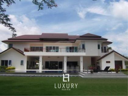 Luxury 5 Bedroom Pool Villa 