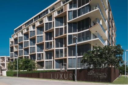 Luxury 2 Bedroom Condo 