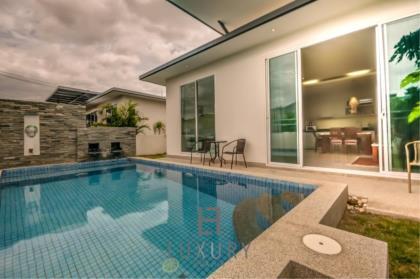 Modern 2 Bedroom Pool Villa close to town