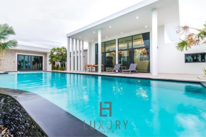 Luxury 6 Bedroom Pool Villa