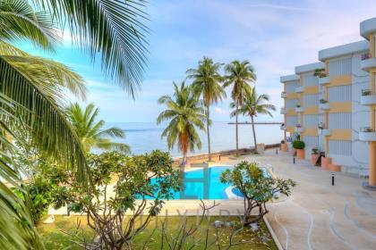 1 Bedroom Beach Front Condo Very Close To Town