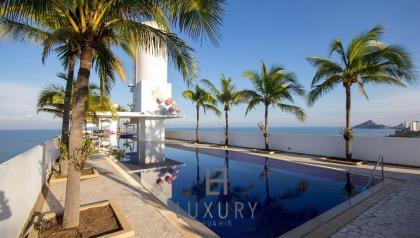 Stunning 4 Bedroom Beach Condo