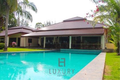 Palm Hill Luxury 4 Bedroom Pool Villa With Maids Quarters