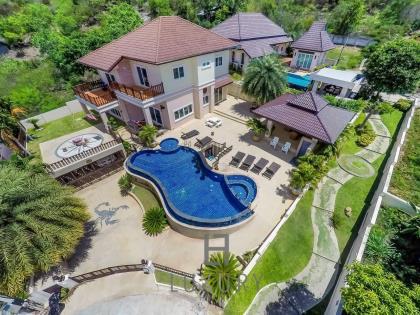 Large 5 Bedroom Pool Villa In Great Location
