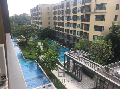 2 Bedroom Condo Close To The Beach
