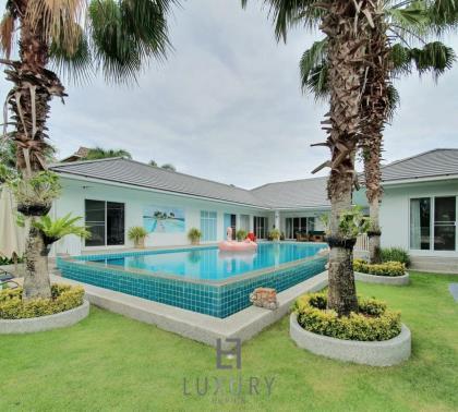 Luxury 5 Bedroom Pool Villa on Large Land Plot