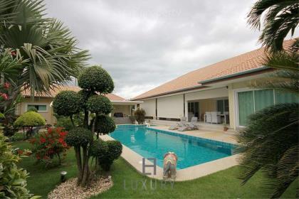 Stunning 5 Bedroom Pool Villa