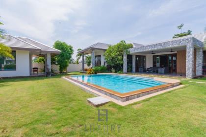 4 Bedroom Pool Villa on Quiet Development