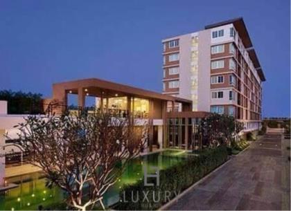 Studio Condo in Town For Sale