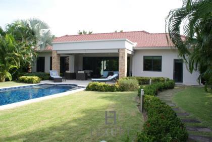 Luxury 3 Bedroom Pool Villa In Exclusive Estate 