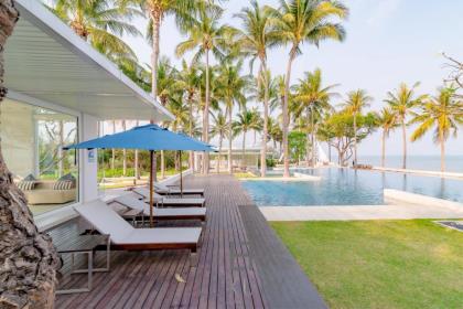 Luxury 2 Bedroom Beach Front Condo